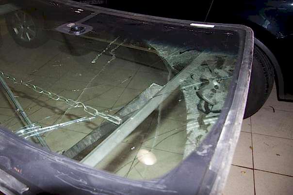 стекло автомобиля перед заменой